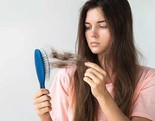 Lupus et perte de cheveux : Symptômes, traitements et conseils